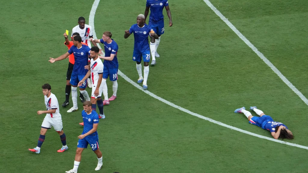 Carton rouge Joao Neves vs Chelsea