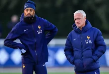 Bradley Barcola et Didier Deschamps