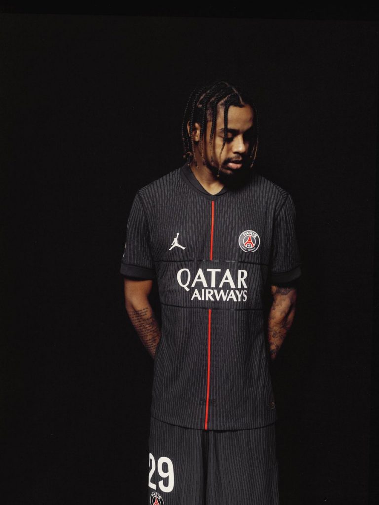 Barcola quatrième maillot