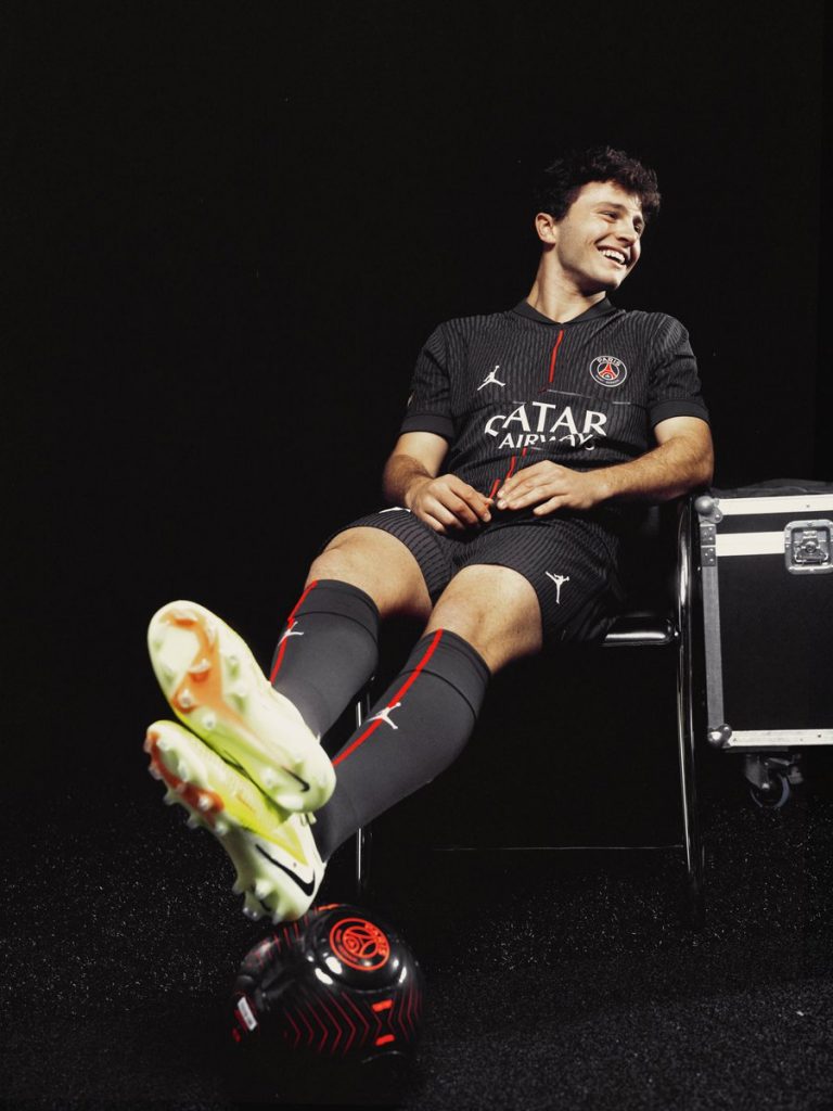 Joao Neves quatrième maillot