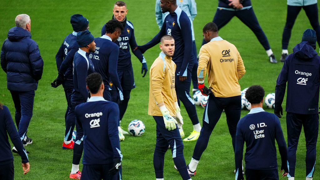 Lucas Chevalier (Equipe de France)